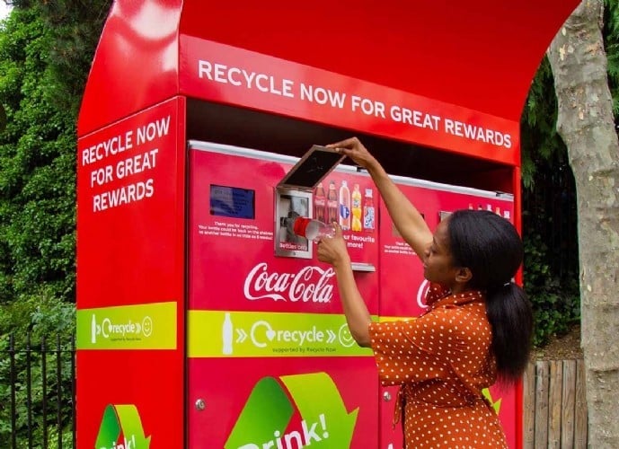 Coca Cola recompense le recyclage de canettes et de bouteilles