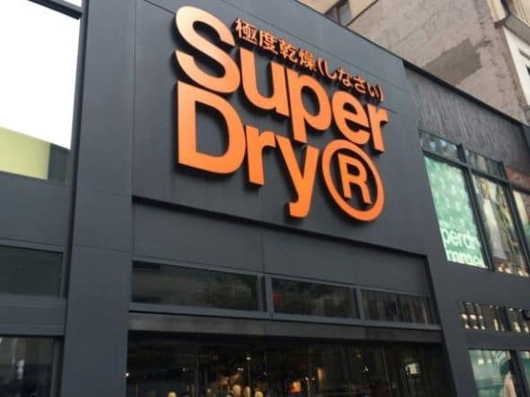 SUPERDRY ET OXFAM LANCENT LA GIVE BACK BOX