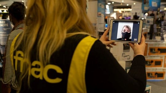 FNAC DARTY déploie la vente en visio